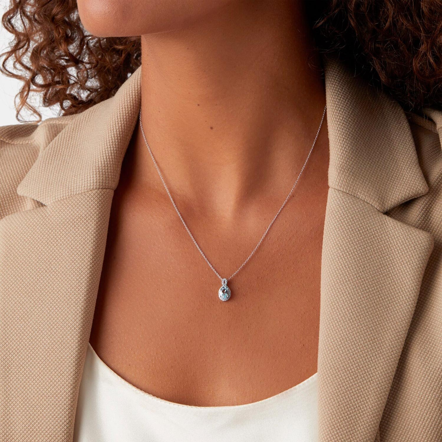 18ct White Gold 0.11cttw Diamond Twist & Aquamarine Pendant - Image 2